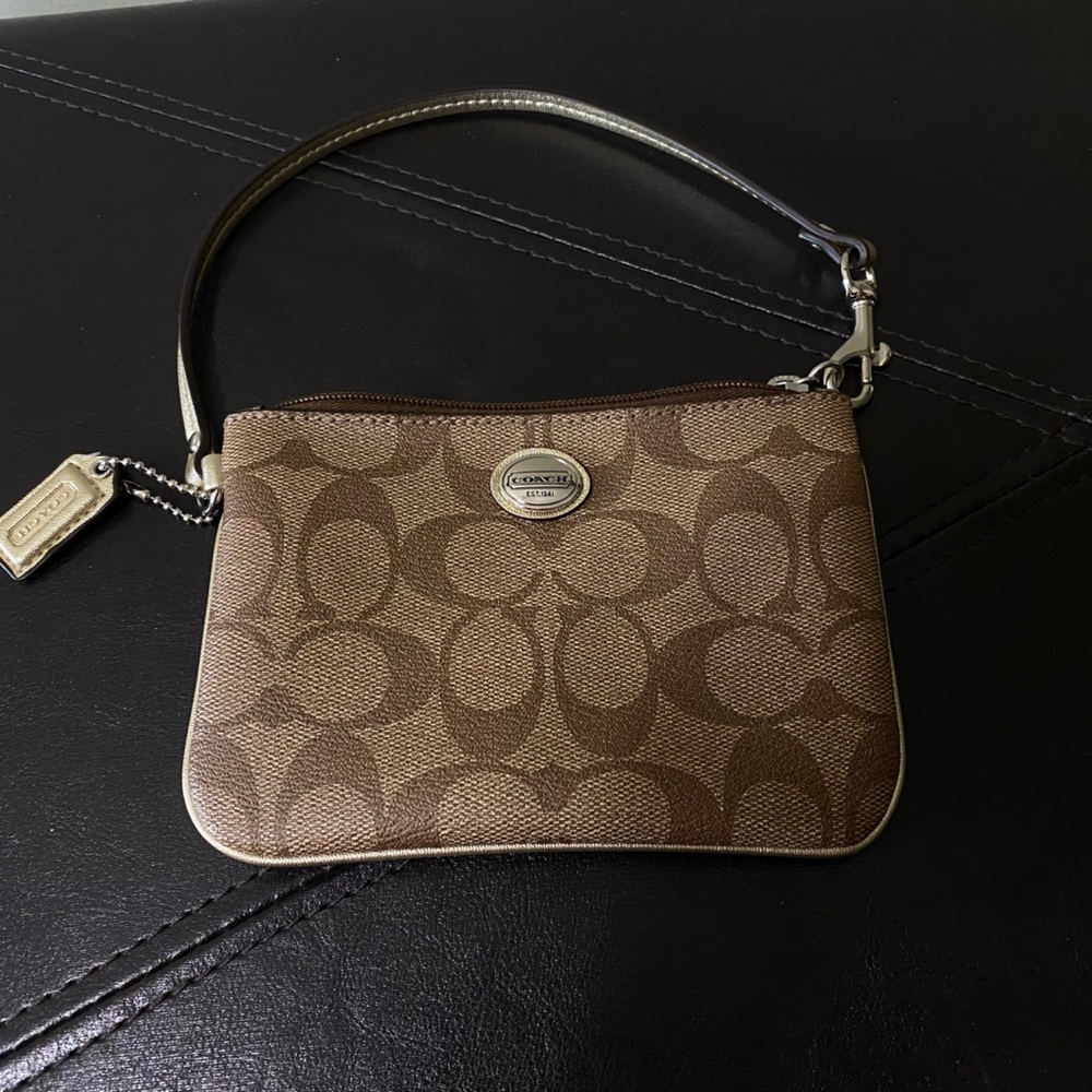 Coach small wristlet signature print